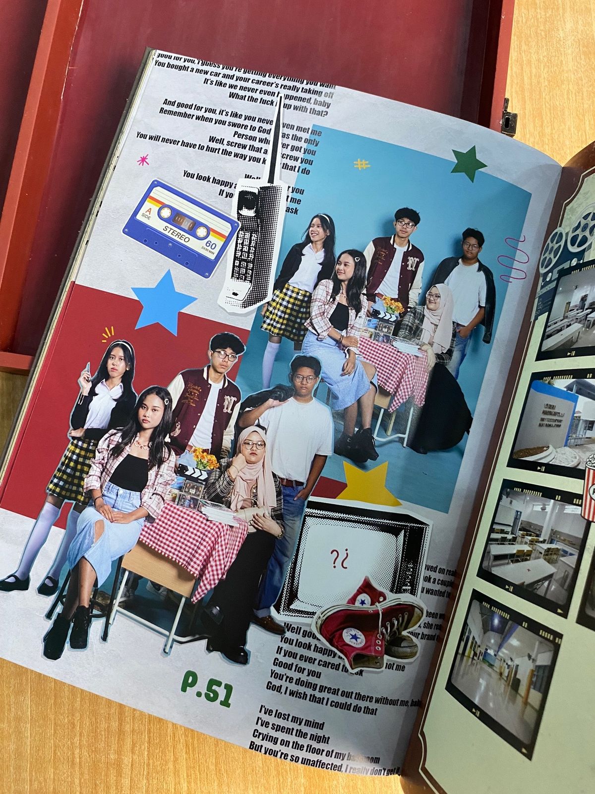 Buku Tahunan Sekolah